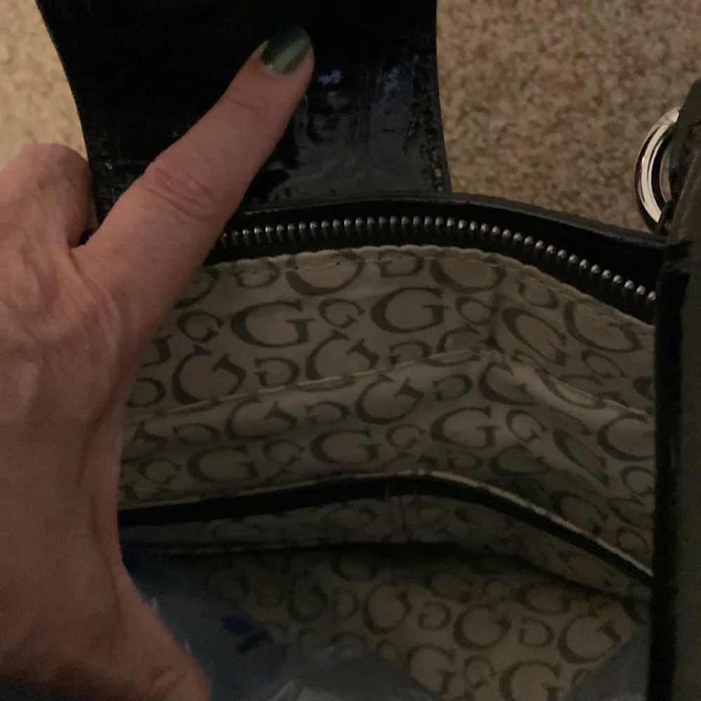 Guess patent leather purse - Picture 3 of 5